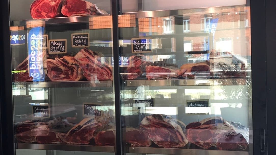 Dry aging cabinet